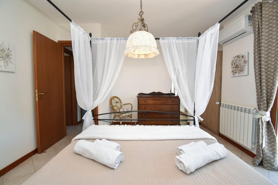 Bed, Photo of the whole room, Bedroom, towels, wardrobe