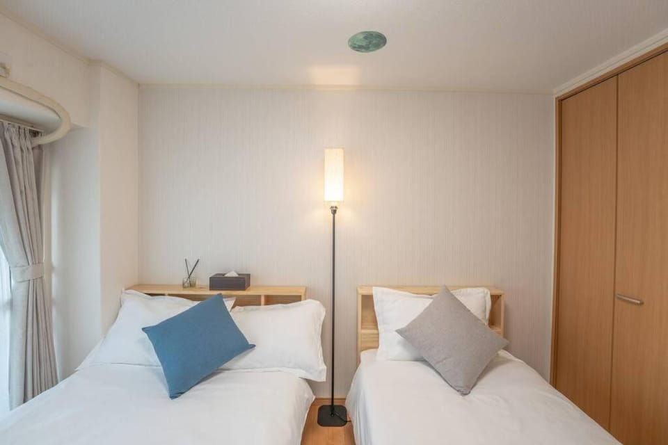 12 MIN walk to Shinjuku STR ,6 MIN Higashishinjuku ,nearest kabukicho ,shinjuku oen, Apartment in Shinjuku