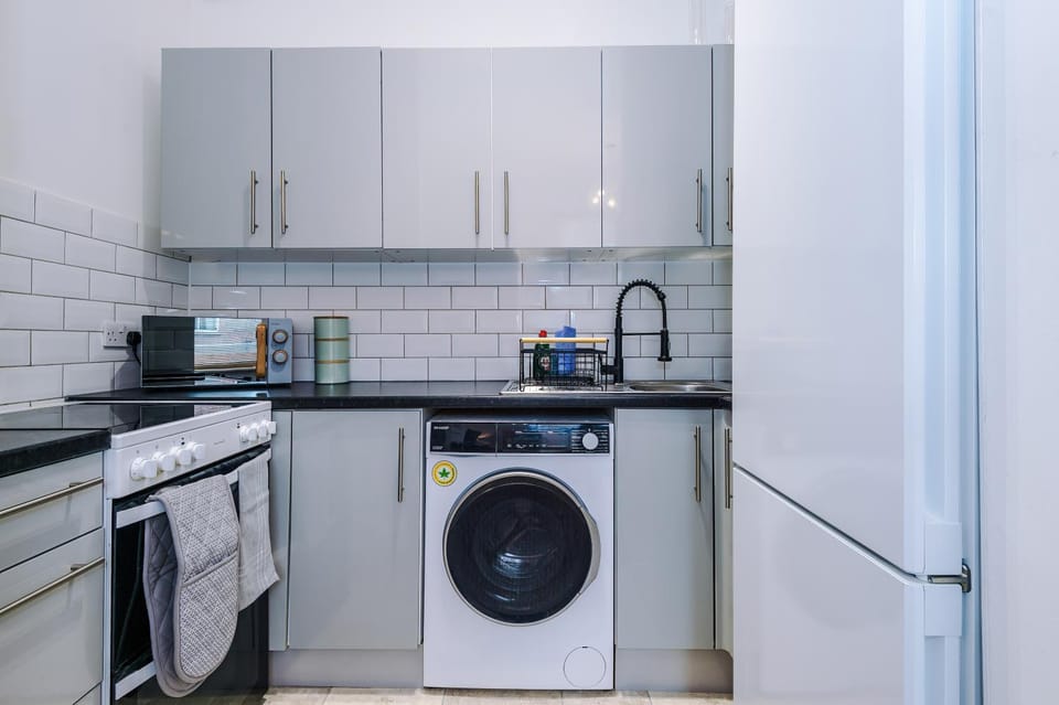 Kitchen or kitchenette, washing machine