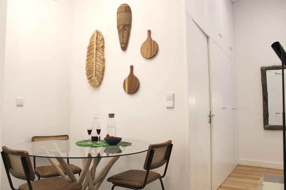 Modern Flat Near Trindade by LovelyStay Apartment in Porto