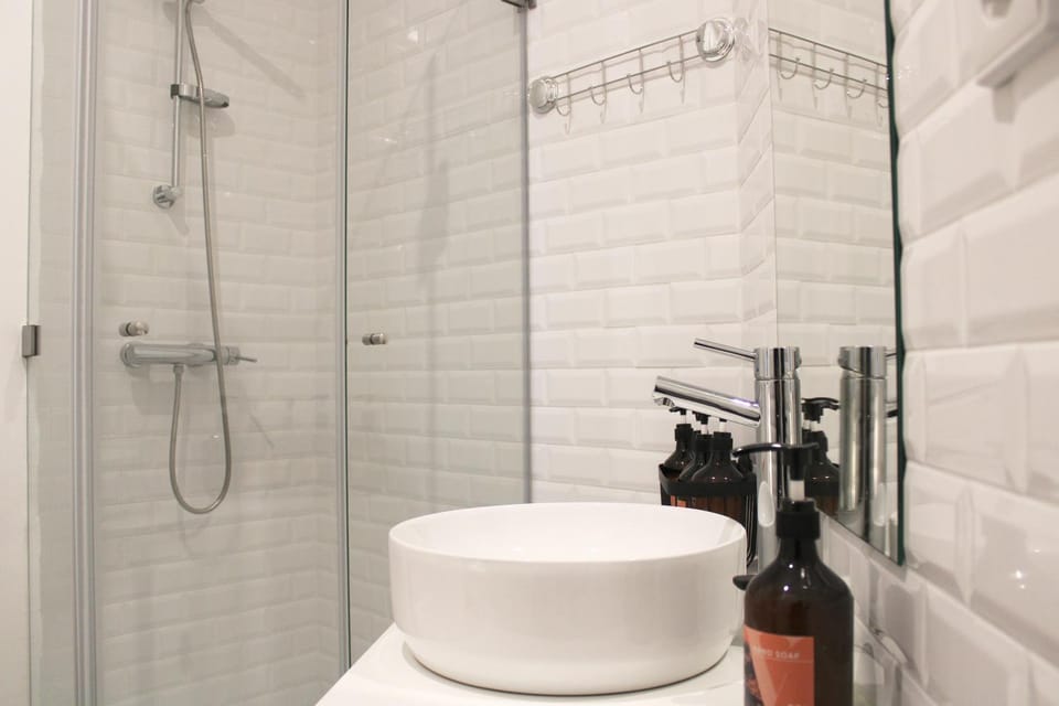 Modern Flat Near Trindade by LovelyStay Apartment in Porto