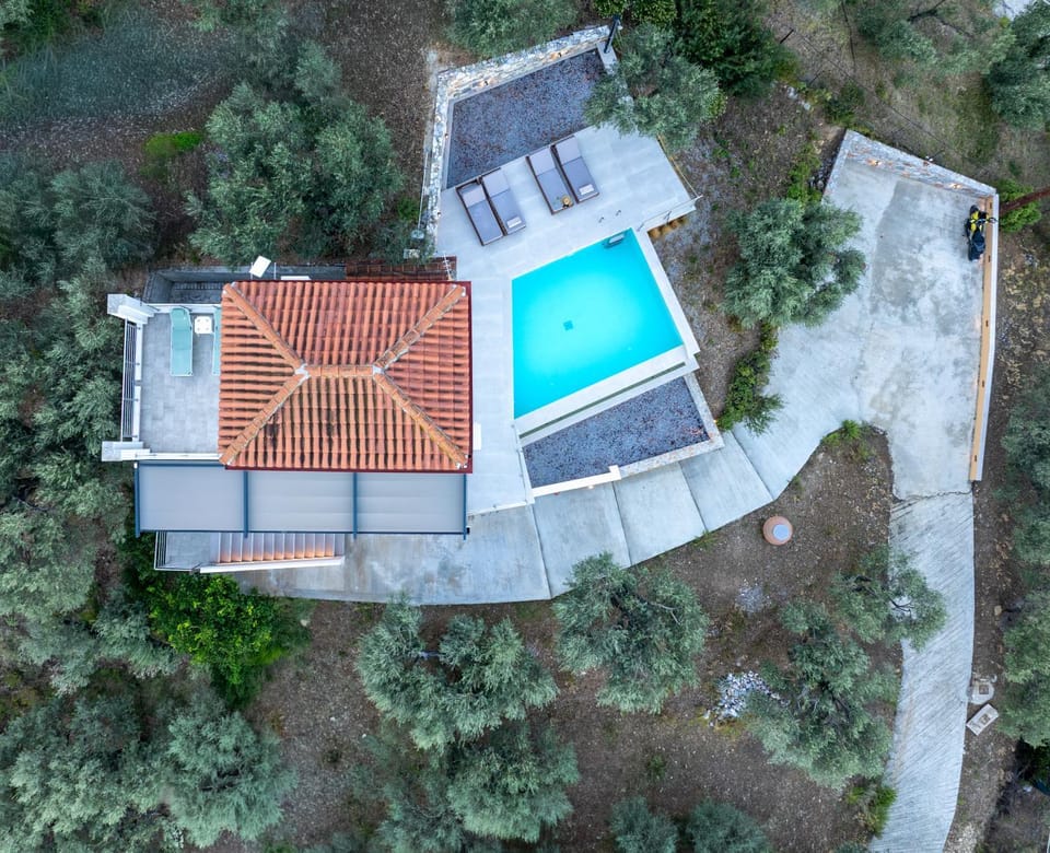 Property building, Natural landscape, Garden, Swimming pool, Parking