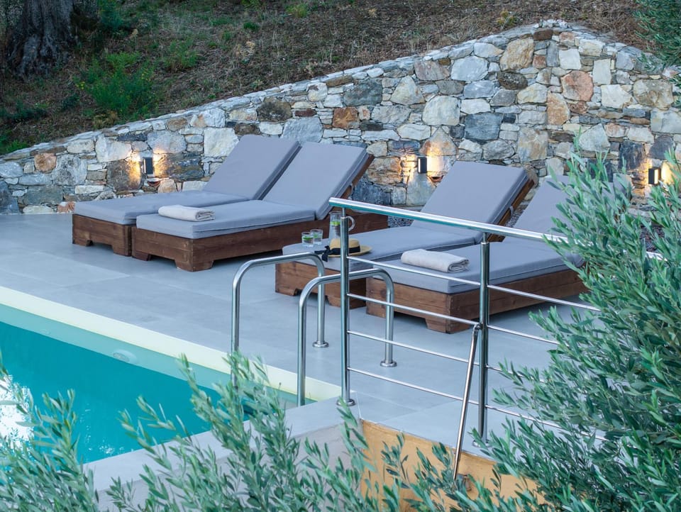Natural landscape, Sea view, Swimming pool, Swimming pool, sunbed, towels
