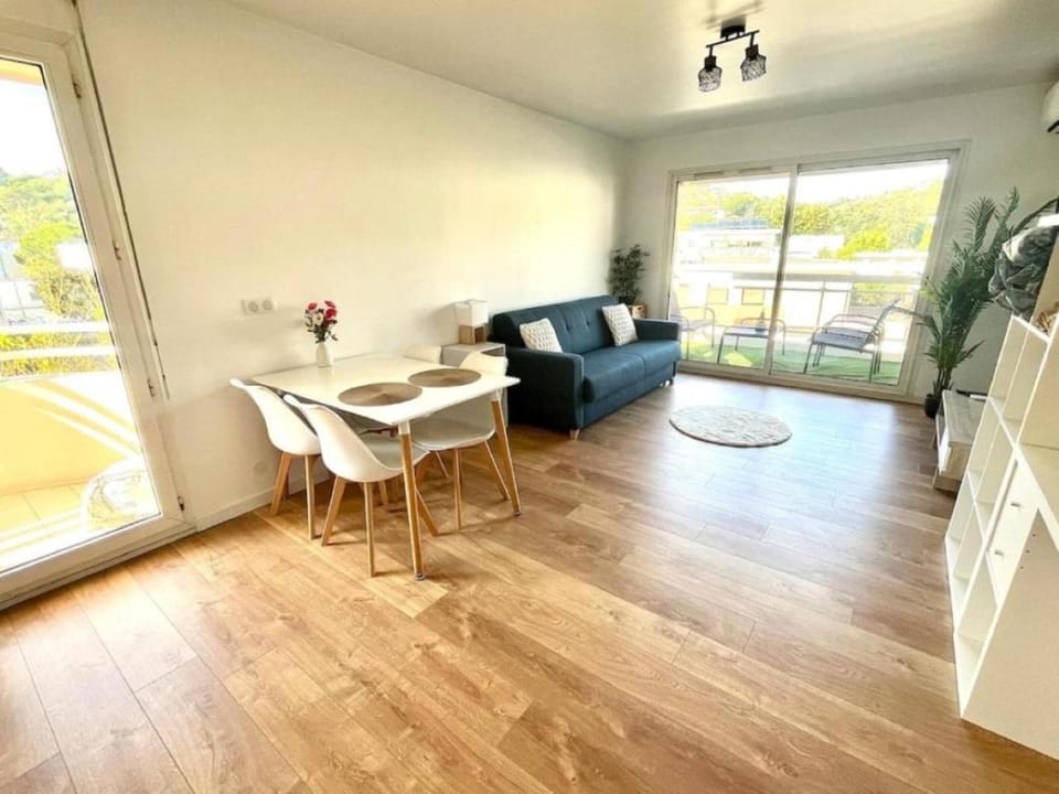 View (from property/room), Living room, Dining area