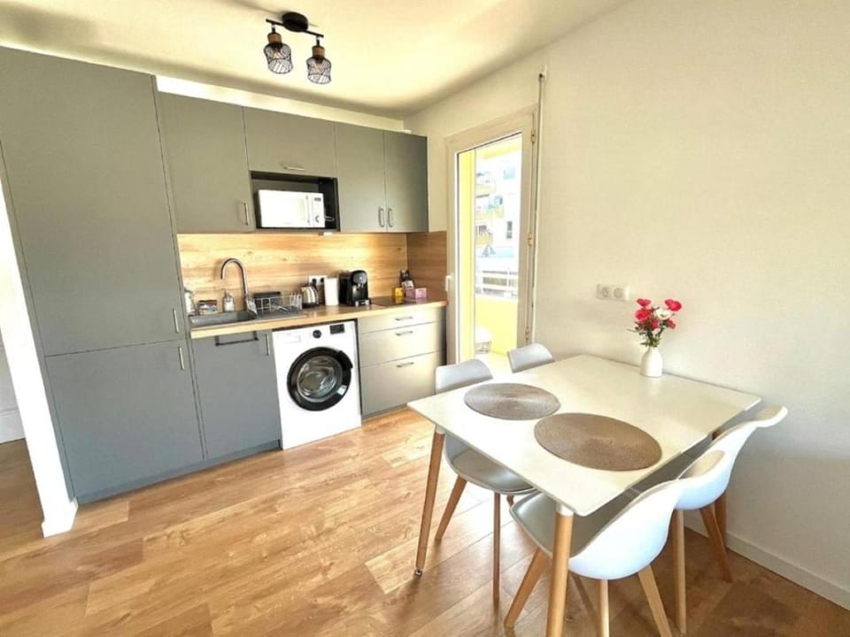 Dining area, kitchen