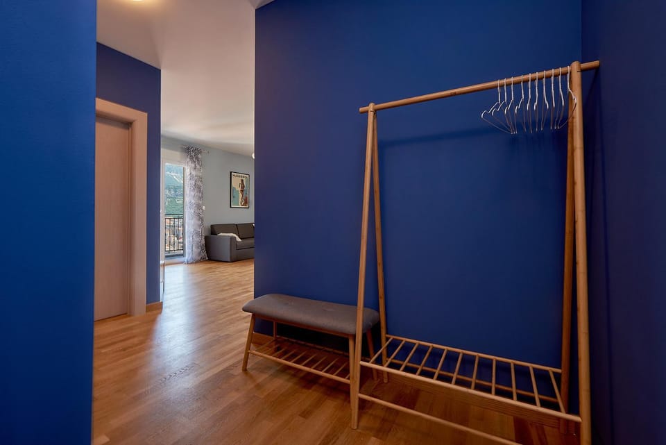 Photo of the whole room, wardrobe