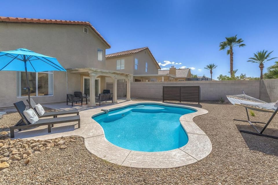 Peaceful Las Vegas Pool Oasis, Pool Table, Hammock House in North Las Vegas