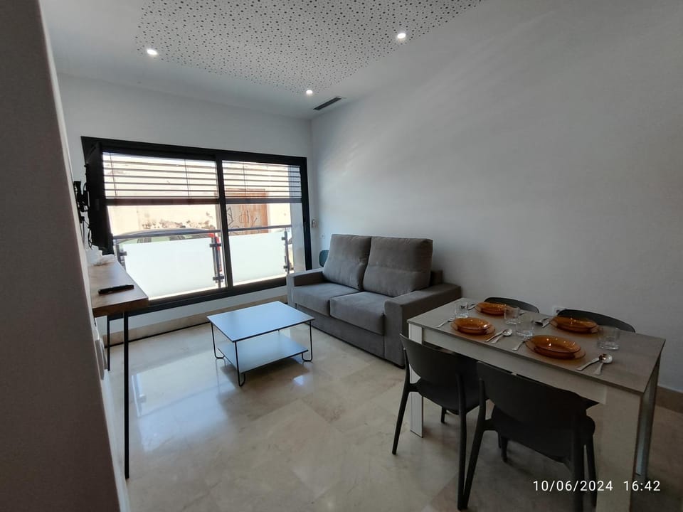 Living room, Food and drinks, Seating area, City view
