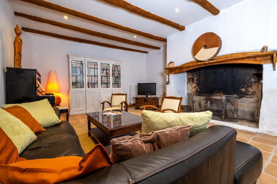 Library, Living room, Seating area, fireplace