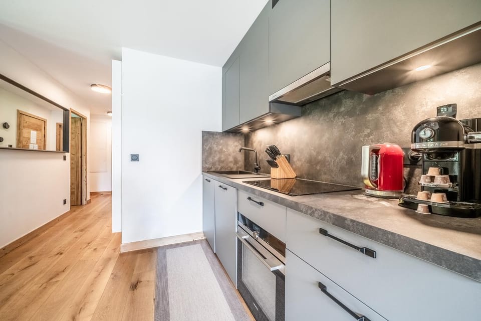 Coffee/tea facilities, Kitchen or kitchenette, dishwasher, oven, stove, toaster