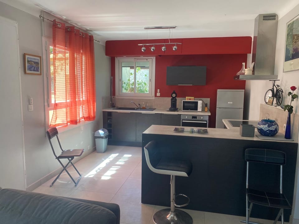 Rez de villa Grand T2 proche plage Marvivo-Sablettes House in La Seyne-sur-Mer