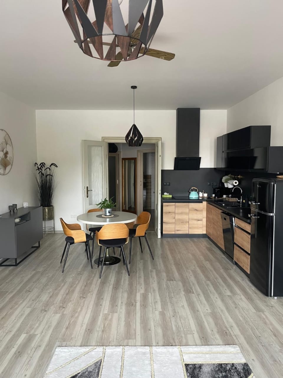 Dining area, kitchen