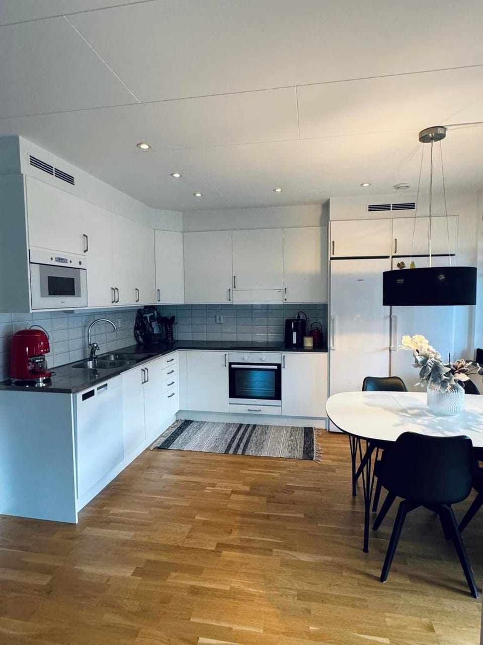 Nybyggt radhus nära både Malmö och Lund. Apartment in Malmo