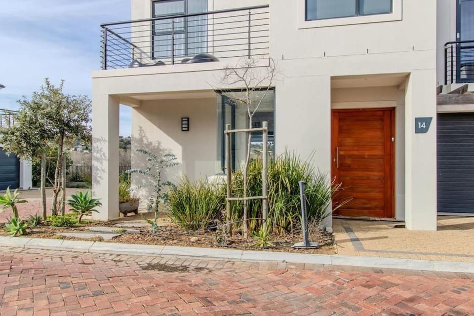 Songbird D'Aria Cape Town luxury house on Wine Estate House in Cape Town