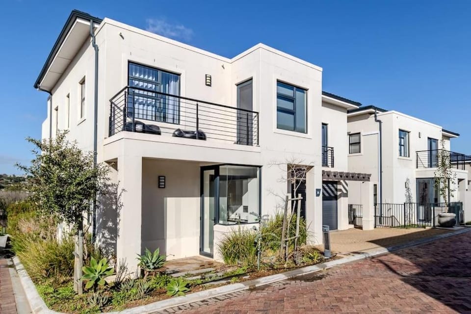 Songbird D'Aria Cape Town luxury house on Wine Estate House in Cape Town