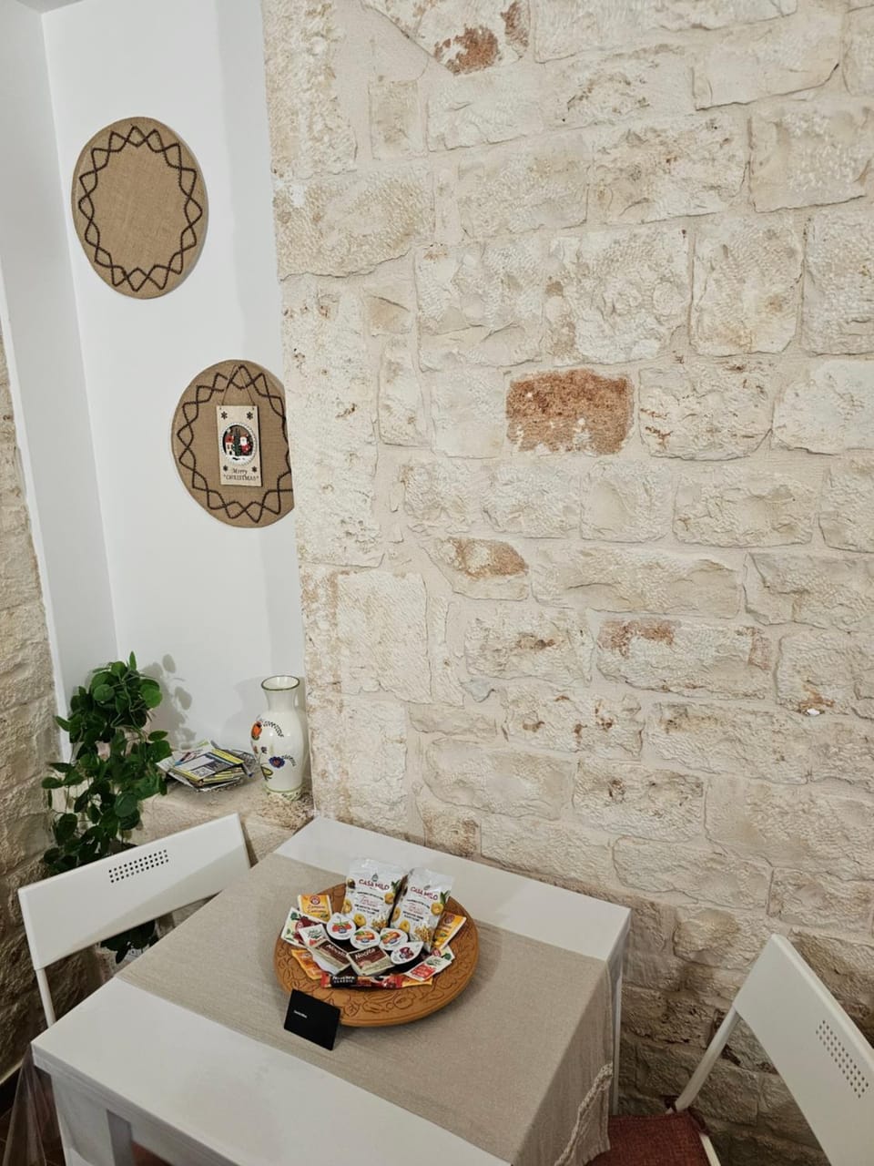 Living room, Food and drinks, Dining area