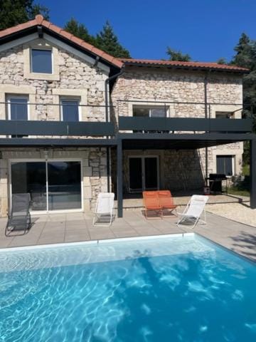 Gite authentique au coeur de Blavozy avec piscine privée, jacuzzi et terrain de pétanque Villa in Auvergne-Rhône-Alpes