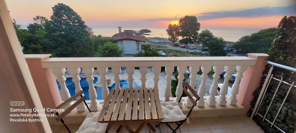 Patio, Day, Natural landscape, View (from property/room), Balcony/Terrace, Dining area, Sea view
