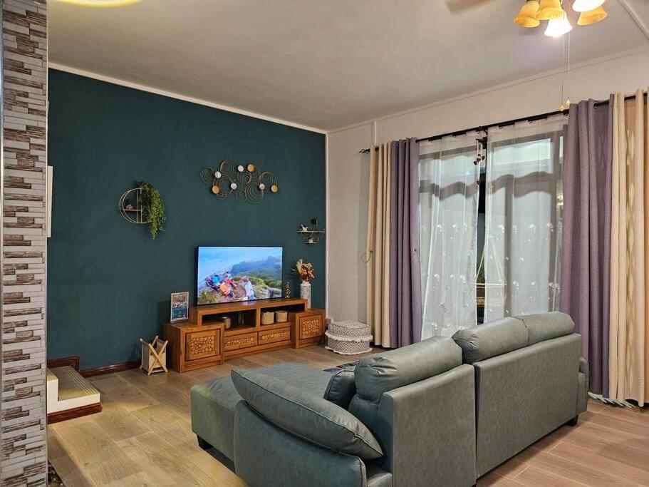 Communal lounge/ TV room, TV and multimedia, Living room, Seating area