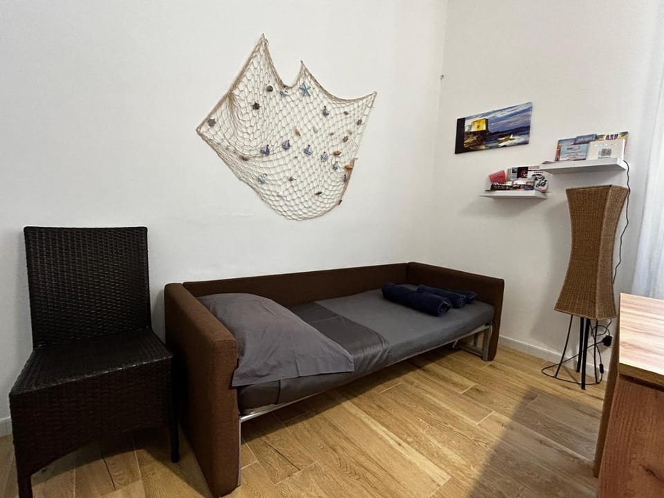 Bed, TV and multimedia, Living room, Seating area