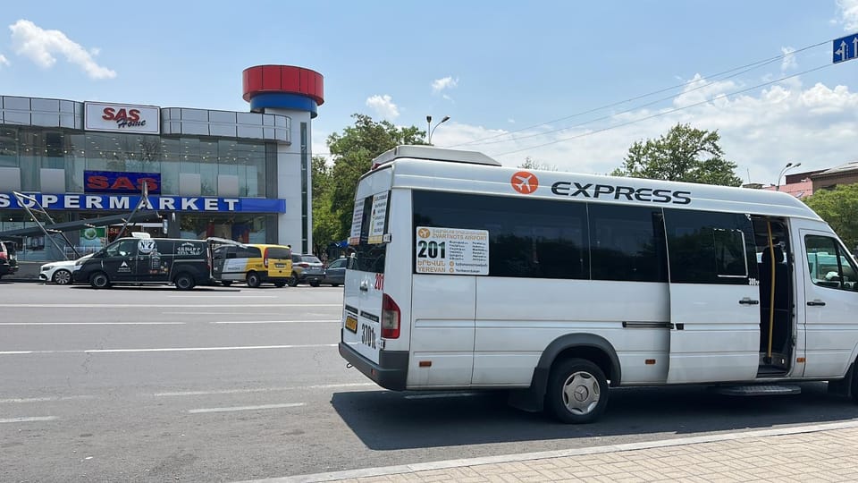 Nearby landmark, Location