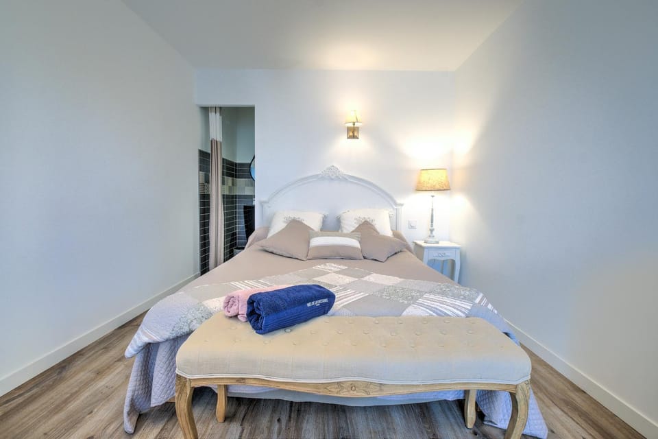 Living room, Bedroom