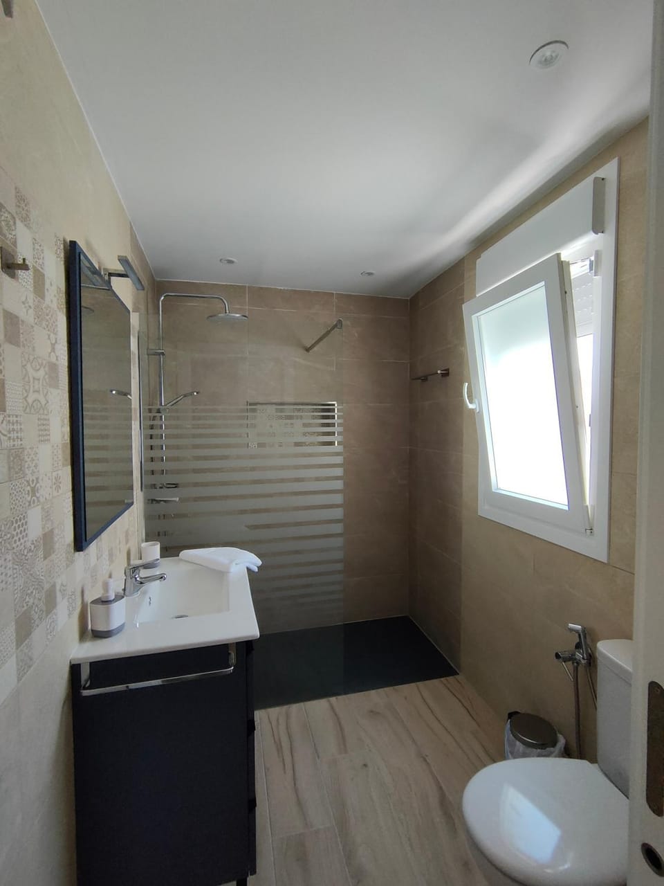 Shower, Toilet