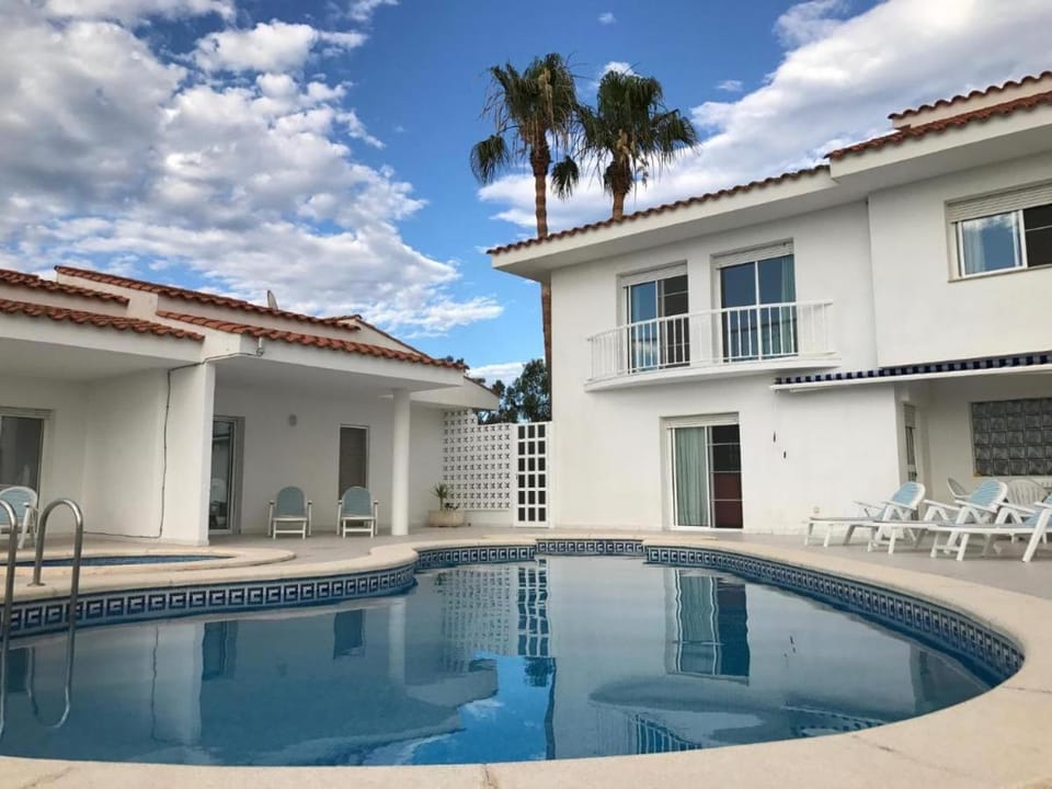 Property building, Patio, Day, Pool view, Swimming pool, Swimming pool