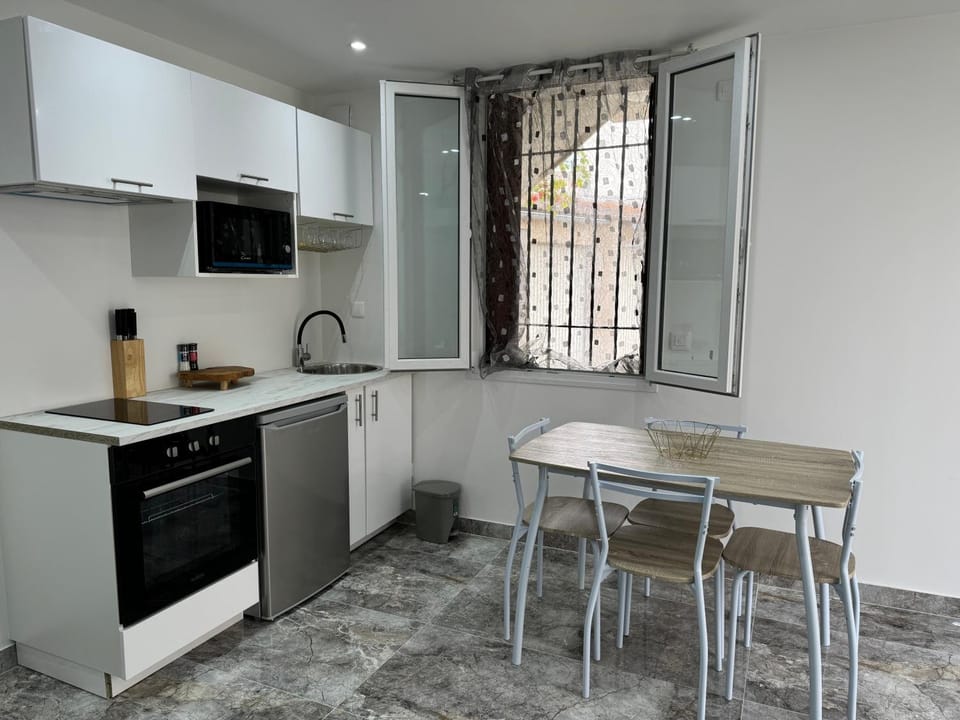 Studio le Plessis Apartment in Île-de-France