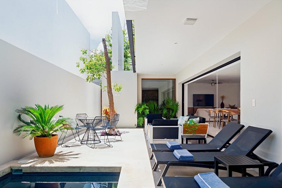 Patio, Balcony/Terrace, Seating area, sunbed