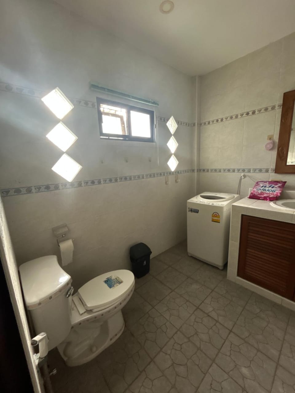 Toilet, Bathroom, washing machine