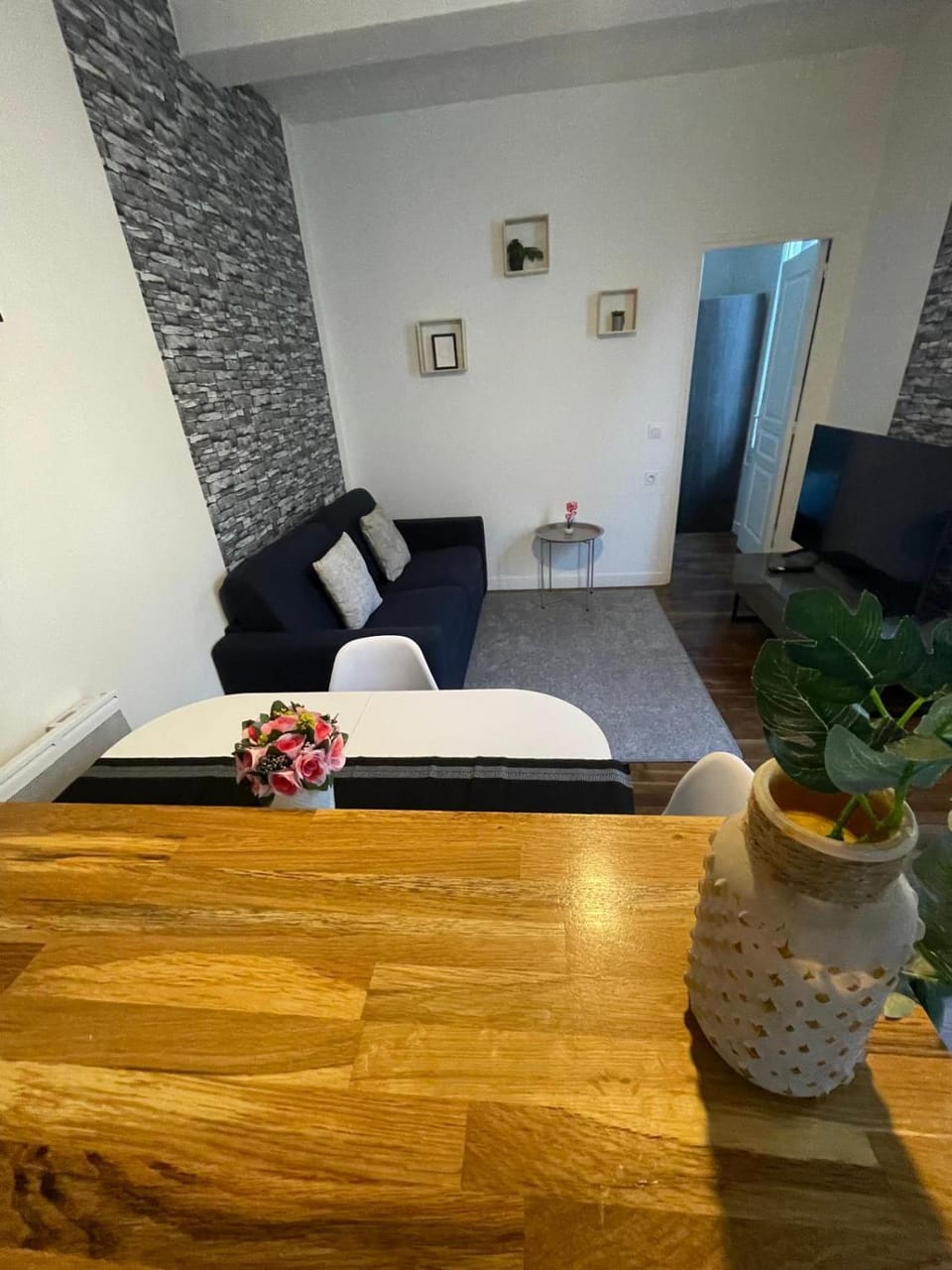 Communal lounge/ TV room, Bed, Living room, Seating area