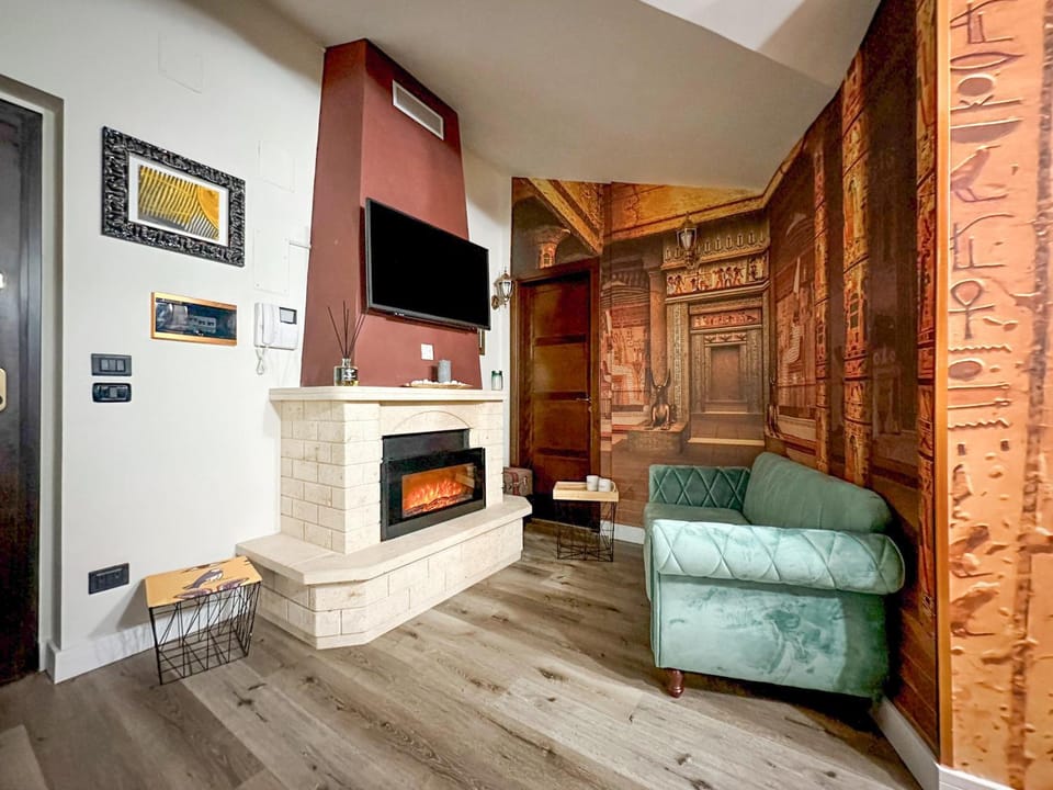 Communal lounge/ TV room, TV and multimedia, Living room, Seating area, Evening entertainment