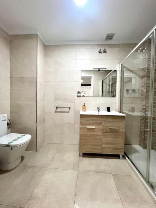 Shower, Bathroom, Photo of the whole room, towels