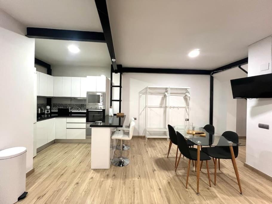 TV and multimedia, Kitchen or kitchenette, Living room, Seating area, Dining area, dishwasher, microwave, oven, stove, toaster, air conditioner