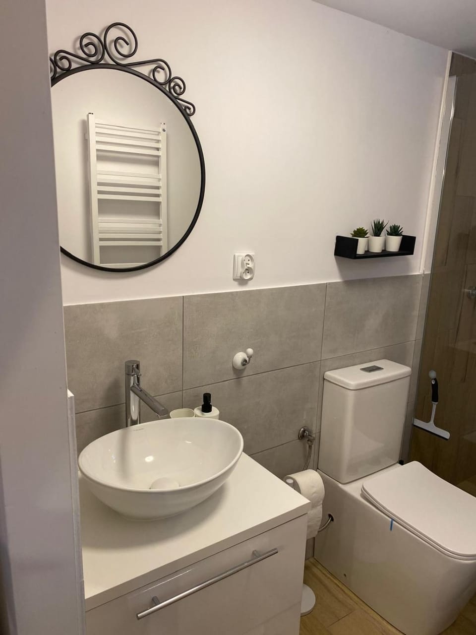 Shower, Toilet, Bathroom, towels