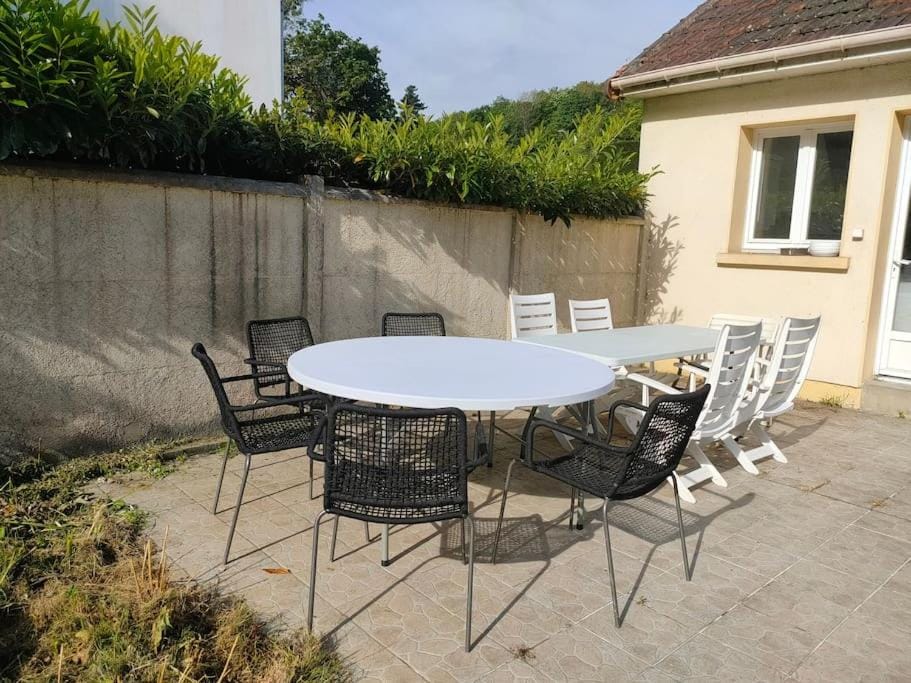 Maison familiale Cherbourg-ping pong-baby foot House in Normandy