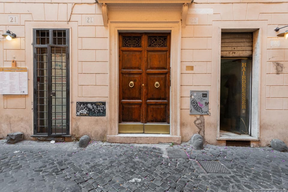 Facade/entrance