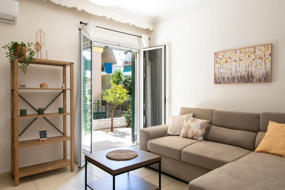 Patio, Living room