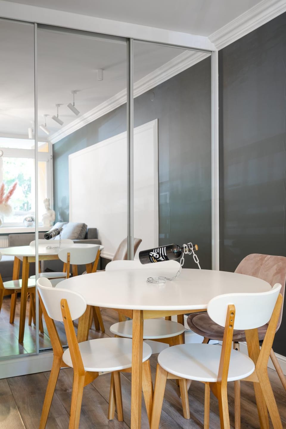 Living room, Seating area, Dining area