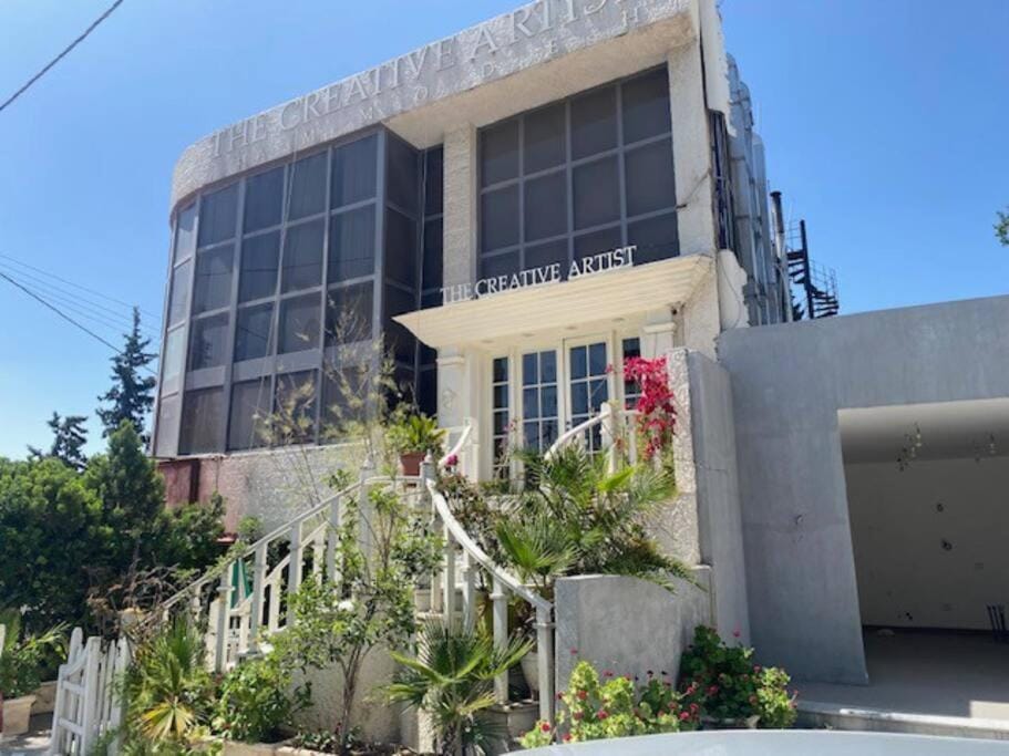 Elite Abdoun area, Amman, 2 Br, 5 guests Apartment in Africa