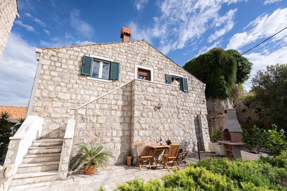 Property building, Patio, Day, Garden, Garden view