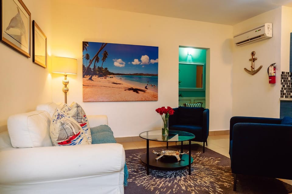 TV and multimedia, Living room, Seating area, air conditioner