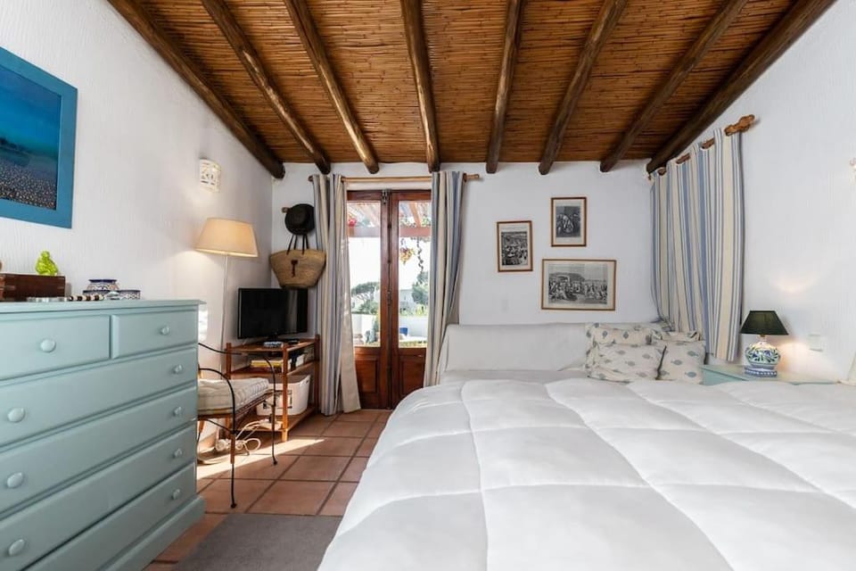 NEW! 4bedroom Villa - Private Pool and Sea view Villa in Guia