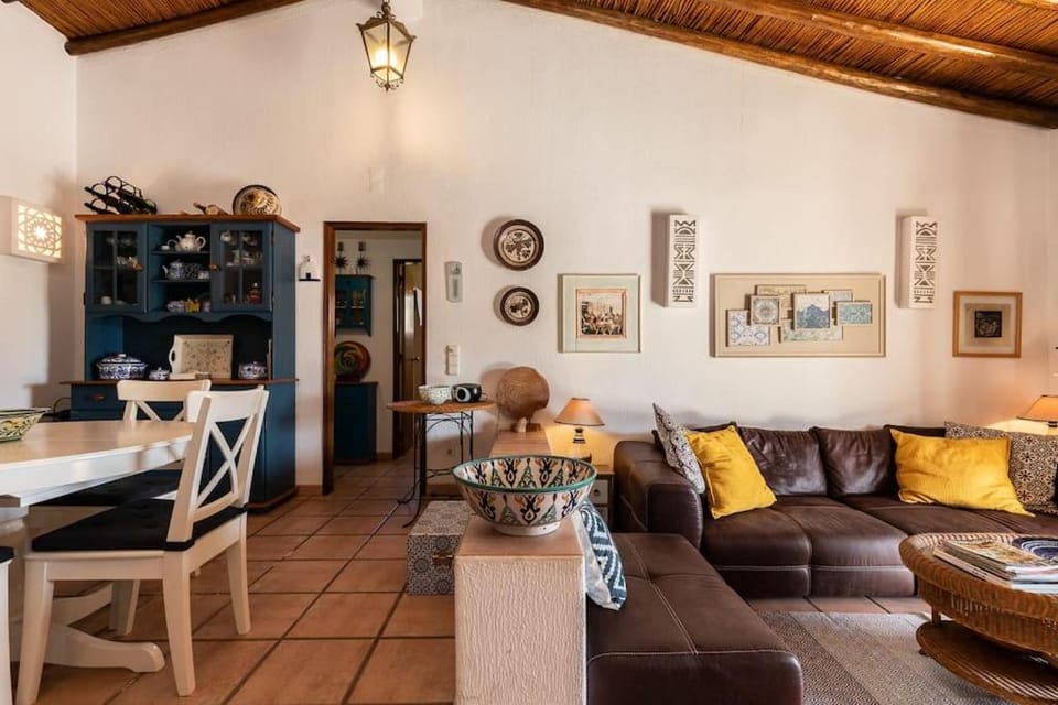 NEW! 4bedroom Villa - Private Pool and Sea view Villa in Guia