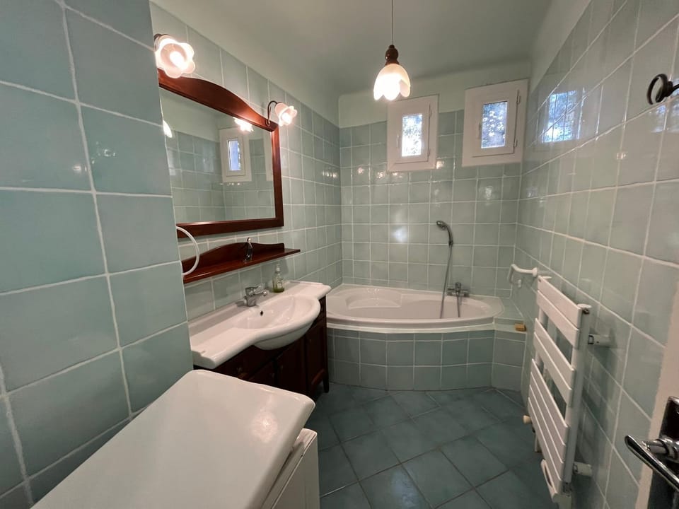 Bathroom, Bath, washing machine