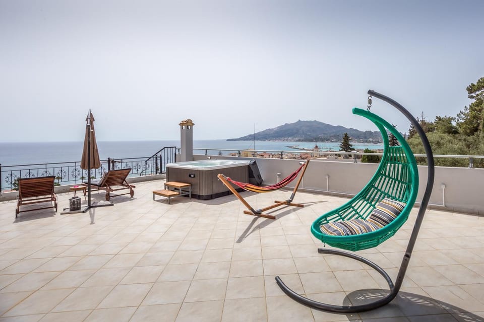 View (from property/room), Sea view, sunbed