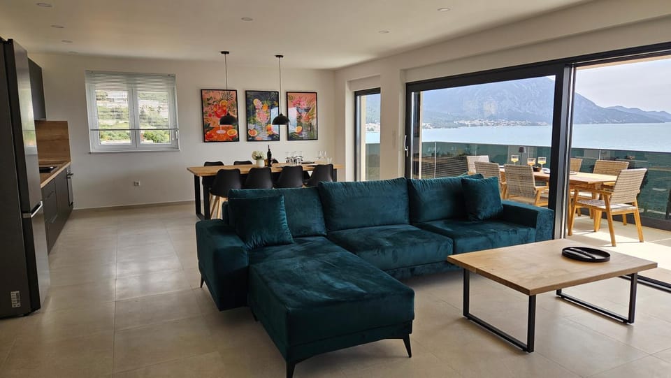 Natural landscape, Kitchen or kitchenette, Living room, Seating area, Dining area, Sea view