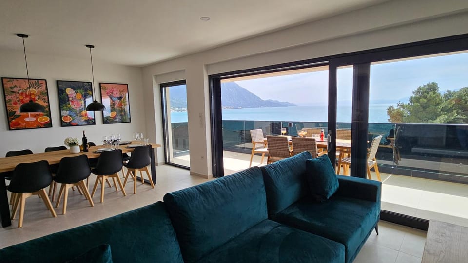 Living room, Dining area, Sea view