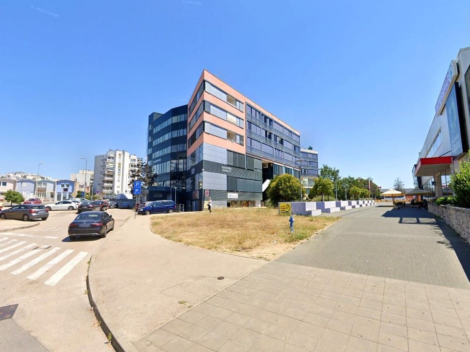 Property building, Day, Neighbourhood, Street view, Location, Parking